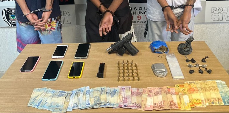 COM ARMA: Polícia Civil prende mais três em comunidade de João Pessoa.jpeg COM ARMA: Polícia Civil prende mais três em comunidade de João Pessoa.jpeg