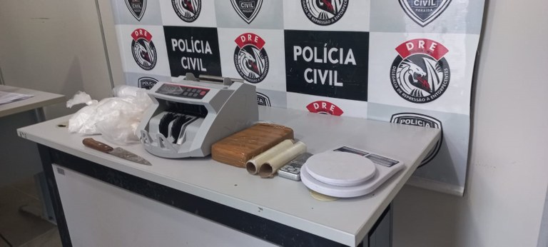 291021 - Polícia Civil apreende crack, cocaína e máquina de contar cédulas (1).jpeg