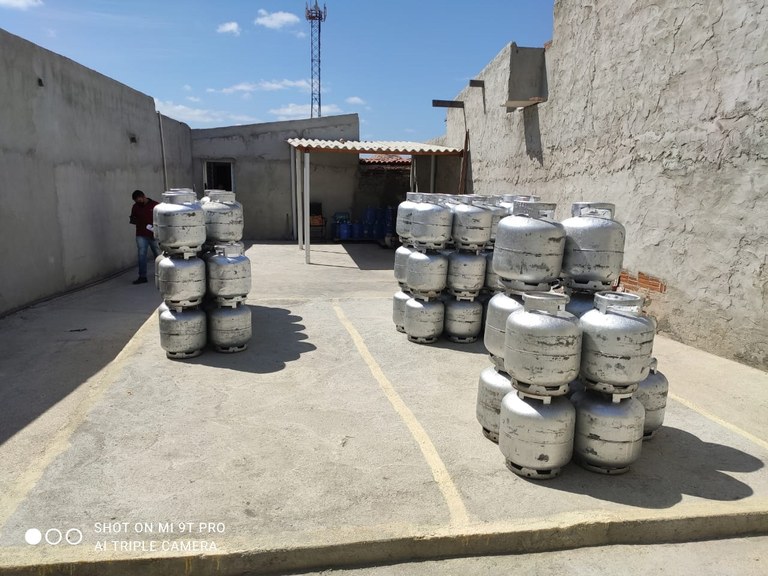 05022021 - Operação prende quatro e apreende 32 botijões de gás de cozinha em (4).jpeg