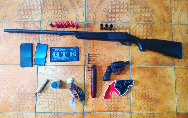 031221 - Polícia Civil apreende armas e prende suspeito em investigação sobre roubo de gado.jpeg