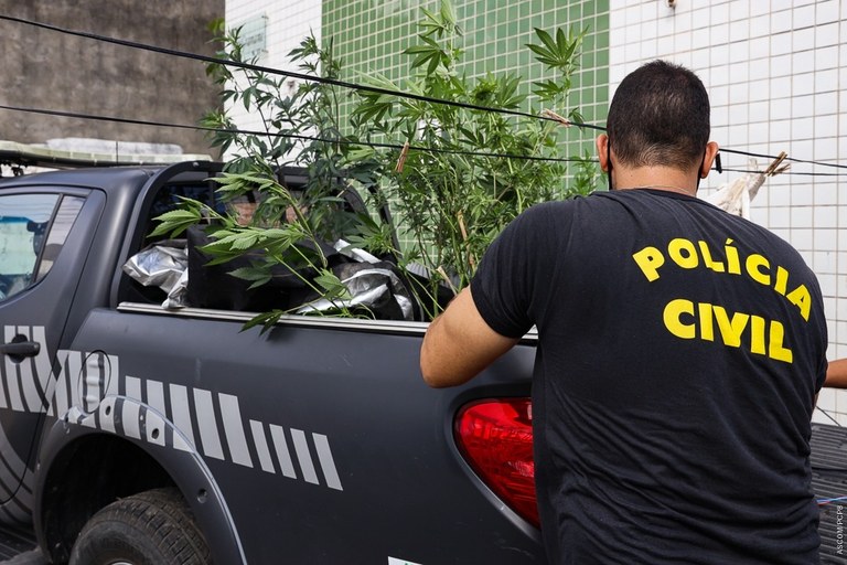 121121 - Polícia Civil desarticula laboratório de refino de drogas (4).jpeg