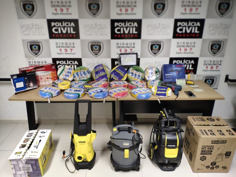 20042021 - Polícia Civil prende funcionários por furto de fios e outros produtos.jpg
