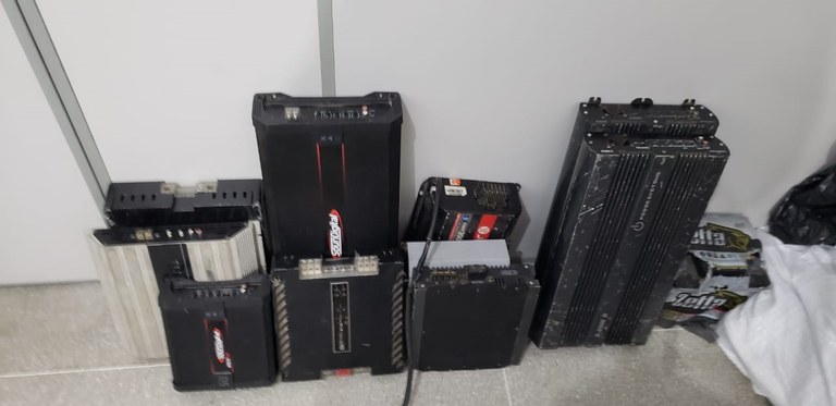 25032021 - Polícia Civil prende três  e apreende equipamentos furtados (1).jpeg