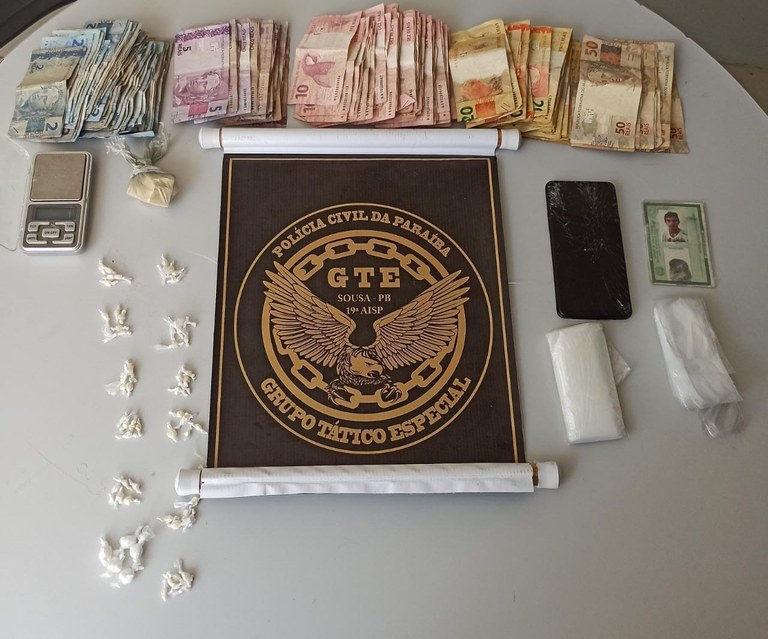 Polícia prende homem por tráfico de drogas.jpeg Polícia prende homem por tráfico de drogas.jpeg