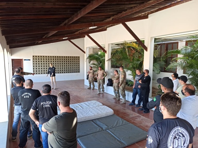 Policiais civis participam de curso sobre uso de armas não letais (2).jpeg Policiais civis participam de curso sobre uso de armas não letais (2).jpeg