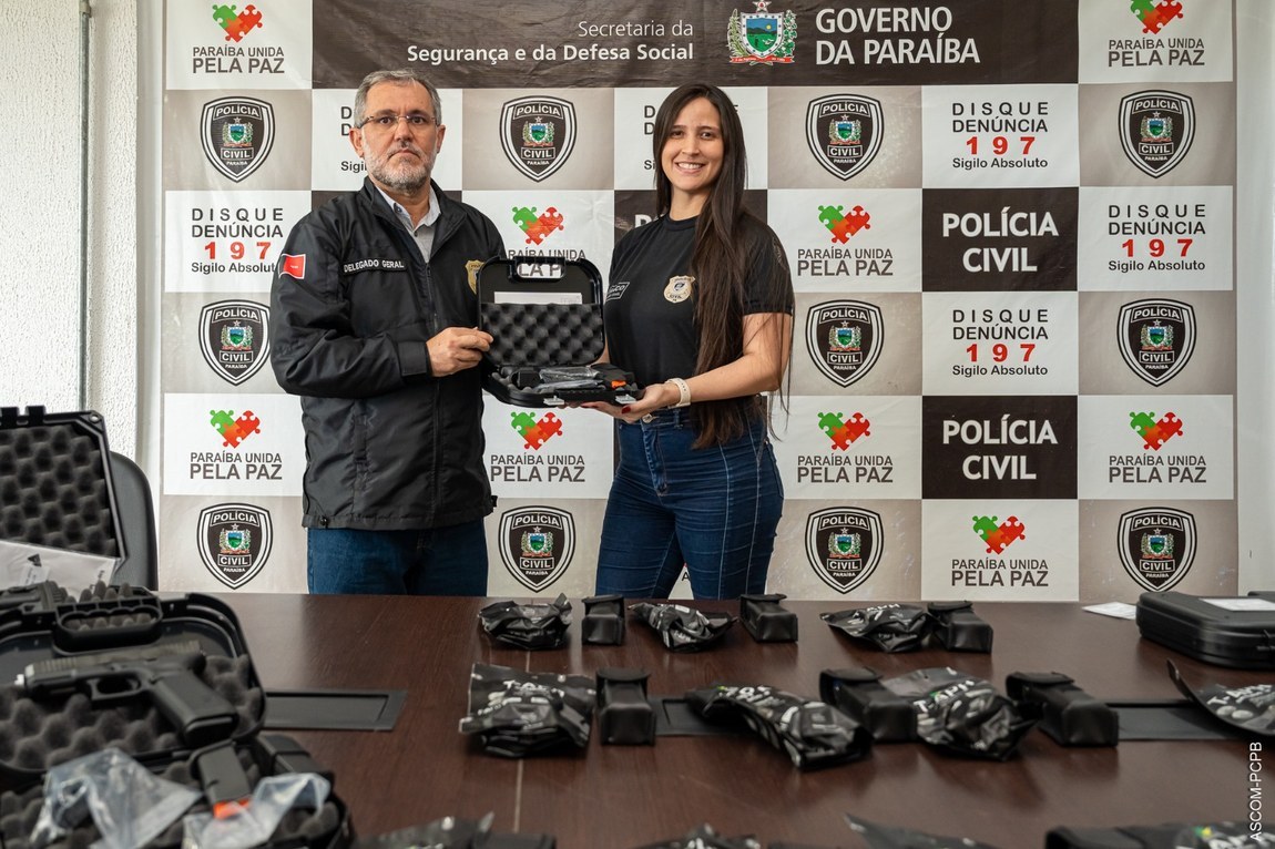 ARMAMENTO: Polícia Civil inicia entrega das 3.257 novas pistolas Glock a servidores da instituição